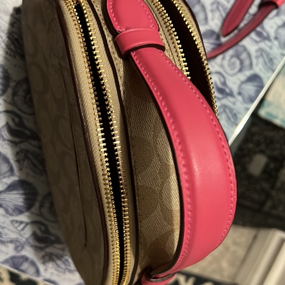 Coach crossbodies good condition like new - Picture 2 of 4